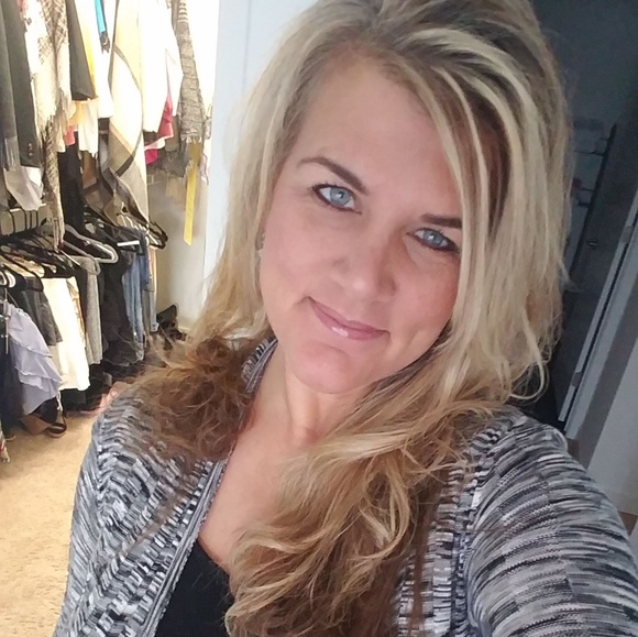 Meet your Posher, Kandi - Picture 2 of 3